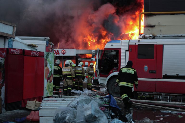 Пожарно-спасательные подразделения МЧС России ликвидируют последствия пожара в Кировском районе Казани Пожарно-спасательные подразделения МЧС России ликвидируют последствия пожара в Кировском районе Казани