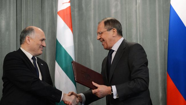 Министр иностранных дел РФ Сергей Лавров и глава МИД Республики Абхазия Вячеслав Чирикба Министр иностранных дел РФ Сергей Лавров и глава МИД Республики Абхазия Вячеслав Чирикба