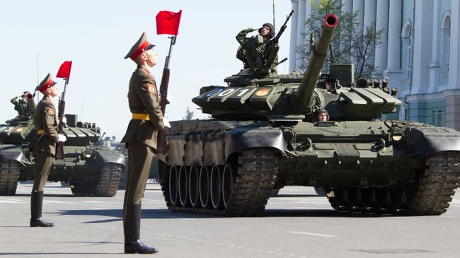 Танки Т-72Б3 на военном парад в Нижнем Новгороде, посвященном 69-й годовщине Победы в Великой Отечественной войне Танки Т-72Б3 на военном парад в Нижнем Новгороде, посвященном 69-й годовщине Победы в Великой Отечественной войне