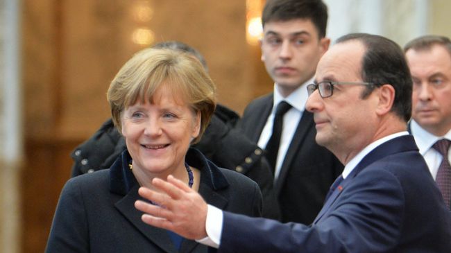 Президент Франции Франсуа Олланд и канцлер Германии Ангела Меркель. Архивное фото Президент Франции Франсуа Олланд и канцлер Германии Ангела Меркель. Архивное фото
