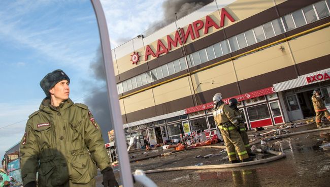 Пожар в торговом центре Адмирал в Казани. Архивное фото