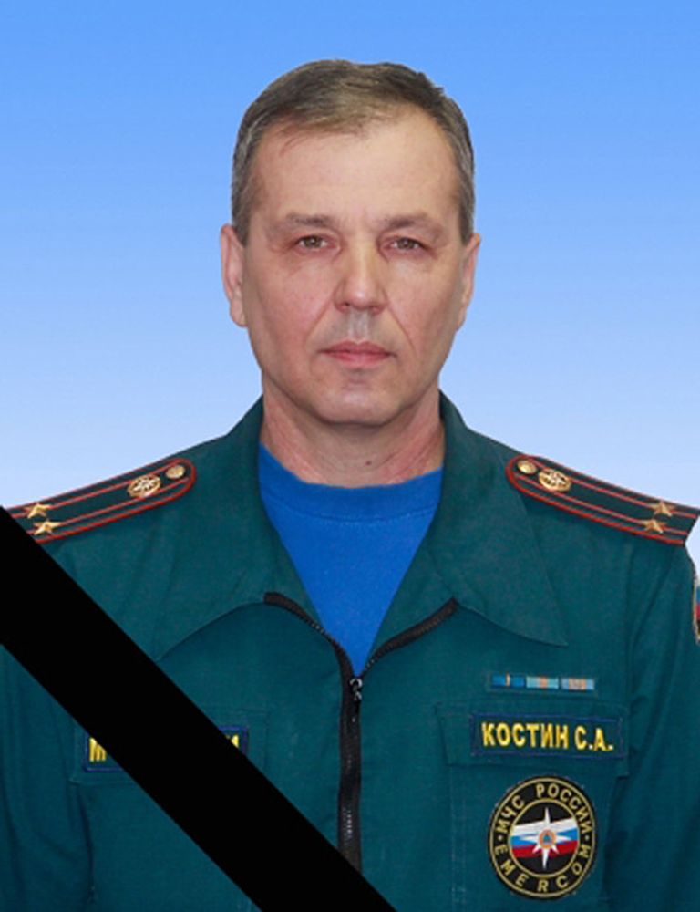 Подполковник внутренней службы МЧС РФ Сергей Костин, погибший при пожаре в ТЦ Адмирал в Казани Подполковник внутренней службы МЧС РФ Сергей Костин, погибший при пожаре в ТЦ Адмирал в Казани