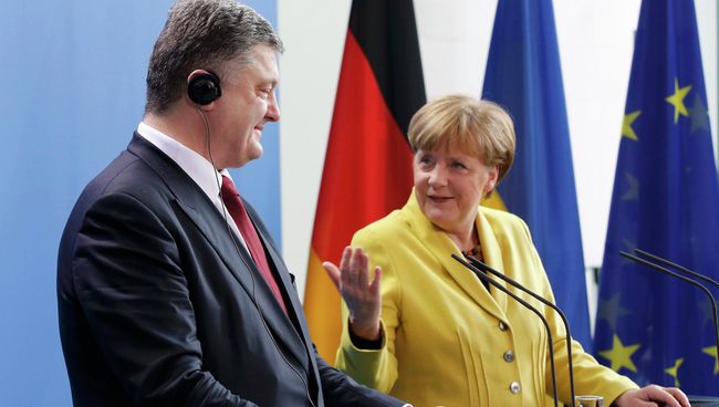 Петр Порошенко и Ангела Меркель во время визита украинского президента в Германию