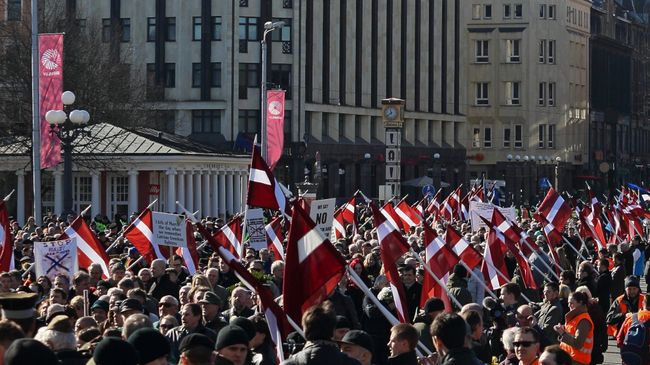 Шествие участников легиона Ваффен СС в Риге Шествие участников легиона Ваффен СС в Риге