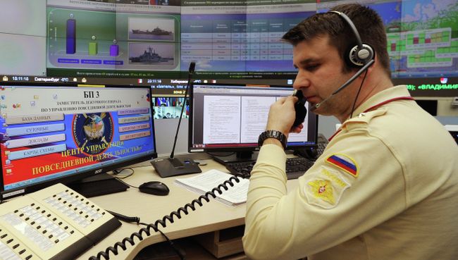 Военнослужащий в центре Управления масштабными военными учениями Северного флота в Национальном штабе управления обороной государства РФ Военнослужащий в центре Управления масштабными военными учениями Северного флота в Национальном штабе управления обороной государства РФ