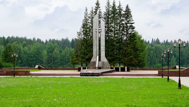 Кладбище-мемориал в память о катастрофе на космодроме Плесецк (1980) в г. Мирный. Архивное фото Кладбище-мемориал в память о катастрофе на космодроме Плесецк (1980) в г. Мирный. Архивное фото