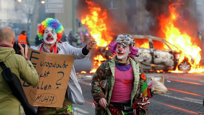 Беспорядки устроенные анти-капиталистическим движением Blockupy на улицах Франкфурта-на-Майне Беспорядки устроенные анти-капиталистическим движением Blockupy на улицах Франкфурта-на-Майне