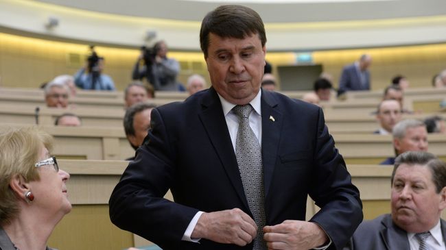 Сенатор от Заксобрания Крыма Сергей Цеков на заседании Совета Федерации Российской Федерации Сенатор от Заксобрания Крыма Сергей Цеков на заседании Совета Федерации Российской Федерации