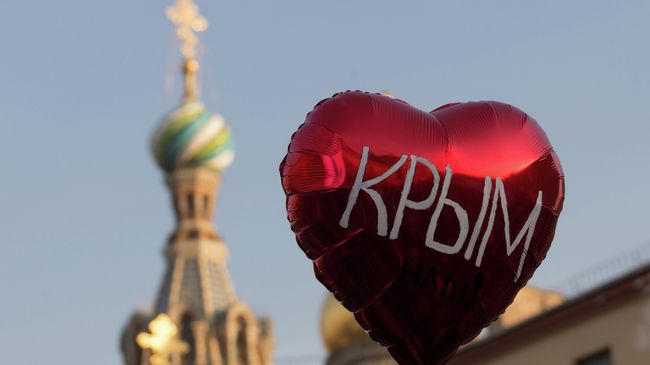 Воздушный шар во время праздничного митинга в Санкт-Петербурге в честь воссоединения Крыма и Севастополя с Россией. Архивное фото Воздушный шар во время праздничного митинга в Санкт-Петербурге в честь воссоединения Крыма и Севастополя с Россией. Архивное фото