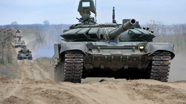 Российские танки во время учений на полигоне Серноводское Ставропольского края. Архивное фото Российские танки во время учений на полигоне Серноводское Ставропольского края. Архивное фото
