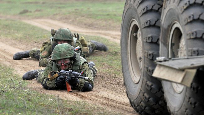 Российские военнослужащие во время учений на полигоне Серноводское. Архивное фото Российские военнослужащие во время учений на полигоне Серноводское. Архивное фото