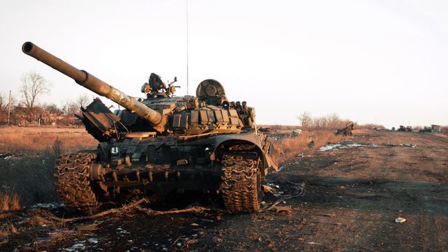 Уничтоженная украинская военная техника во время боевых действий в поселке Логвиново на Донбассе. Архивное фото