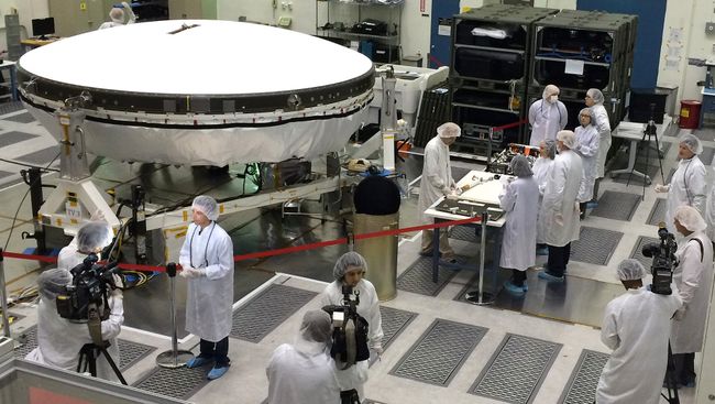 Инженеры НАСА готовят летающую тарелку LDSD к раскрутке на стенде