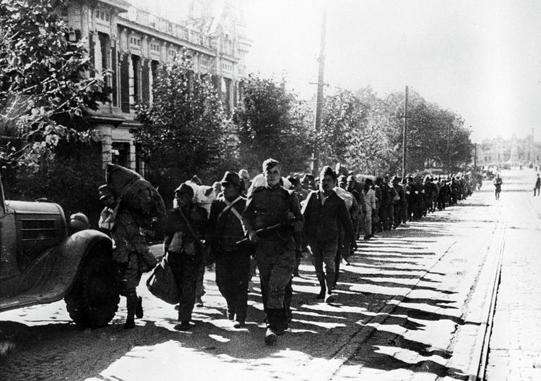 Великая Отечественная война 1941-1945 годов. Город Харбин, 1945 год. Пленные японцы на улицах города Великая Отечественная война 1941-1945 годов. Город Харбин, 1945 год. Пленные японцы на улицах города