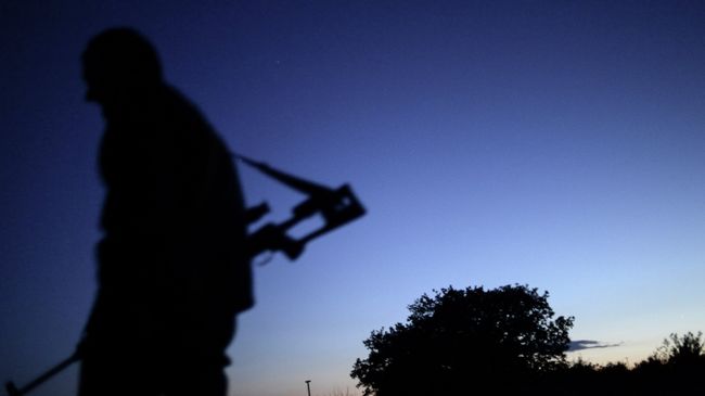 Боец ополчения ЛНР на окраине Луганска. Архивное фото