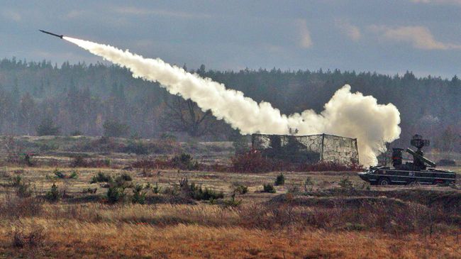 Пуск ракеты из зенитно-ракетного комплекса Оса