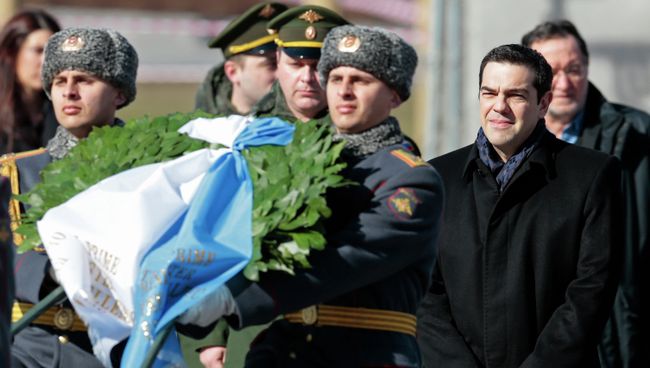 Премьер-министр Греции Алексис Ципрас на церемонии возложения венков у Могилы Неизвестного Солдата в Москве Премьер-министр Греции Алексис Ципрас на церемонии возложения венков у Могилы Неизвестного Солдата в Москве