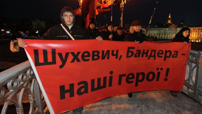 Участники факельного шествия в честь 60-летия гибели командира УПА Романа Шухевича. Архивное фото Участники факельного шествия в честь 60-летия гибели командира УПА Романа Шухевича. Архивное фото