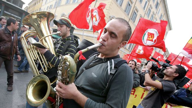 Члены Партии коммунистического возрождения Италии, архивное фото Члены Партии коммунистического возрождения Италии, архивное фото