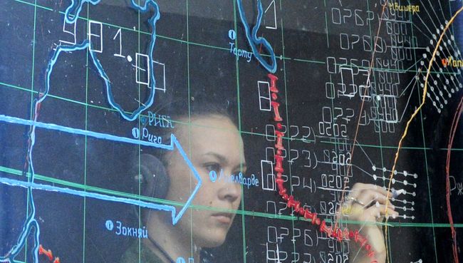 На командном пункте во время несения боевого дежурства. Архивное фото