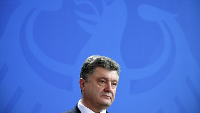 Президент Украины Петр Порошенко во время брифинга в Берлине. Архивное фото Президент Украины Петр Порошенко во время брифинга в Берлине. Архивное фото