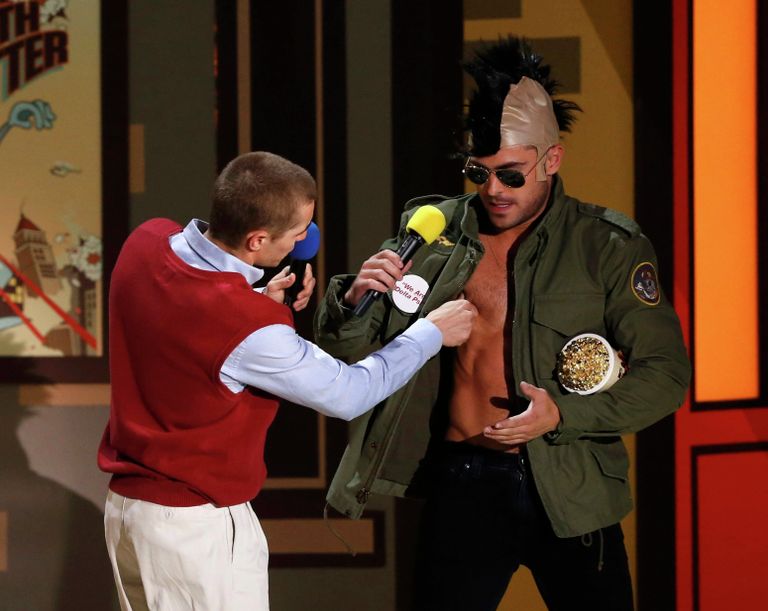 Актеры Дэйв Франко и Зак Эфрон на церемонии MTV Movie Awards в Лос-Анджелесе