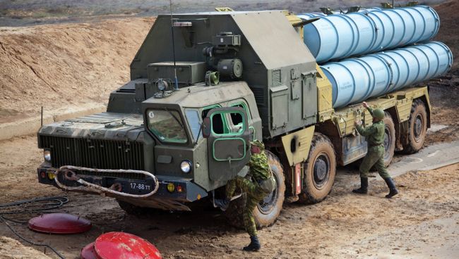 Разворачивание зенитно-ракетной системы С-300 Разворачивание зенитно-ракетной системы С-300