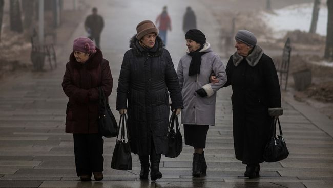Пожилые люди. Архивное фото