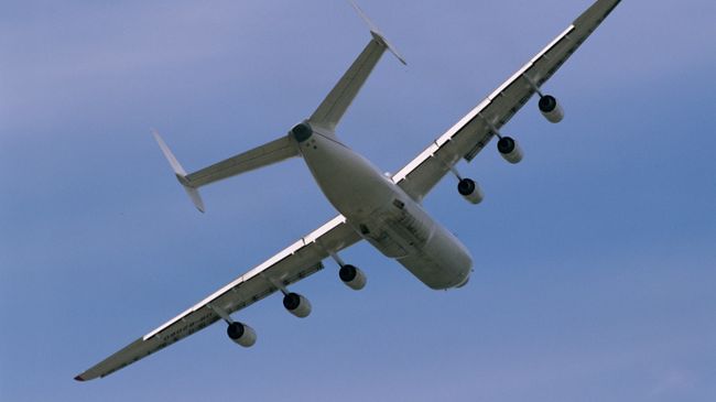 Тяжелый транспортный самолет Ан-225 Мрия