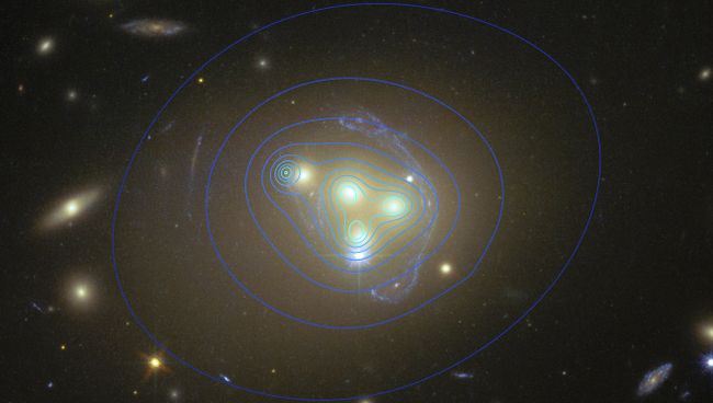 Фотография скопления Abell 3827 с наложенной на нее картой темной материи Фотография скопления Abell 3827 с наложенной на нее картой темной материи