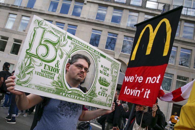 Протест работников сферы фастфуд в США Протест работников сферы фастфуд в США