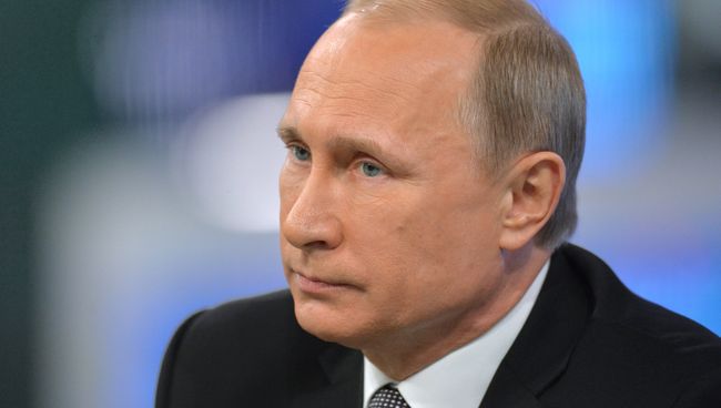 Президент России Владимир Путин отвечает на вопросы россиян в ежегодной специальной программе Прямая линия с Владимиром Путиным