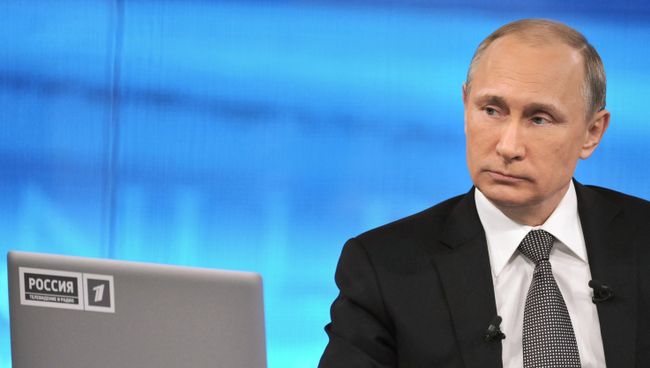 Президент России Владимир Путин отвечает на вопросы россиян в ежегодной специальной программе Прямая линия с Владимиром Путиным