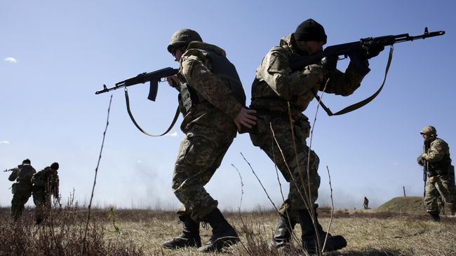 Украинские военные принимают участие в учениях под Киевом. Архивное фото Украинские военные принимают участие в учениях под Киевом. Архивное фото
