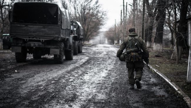 Ополченец Донецкой народной республики. Архивное фото Ополченец Донецкой народной республики. Архивное фото