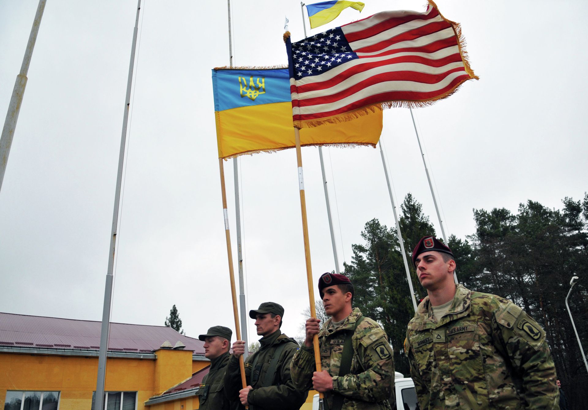 Военнослужащие 173-й бригады армии США перед началом украинско-американских командно-штабных учений Фиарлес Гардиан - 2015 Военнослужащие 173-й бригады армии США перед началом украинско-американских командно-штабных учений Фиарлес Гардиан - 2015 - РИА Новости, 1920, 19.10.2026