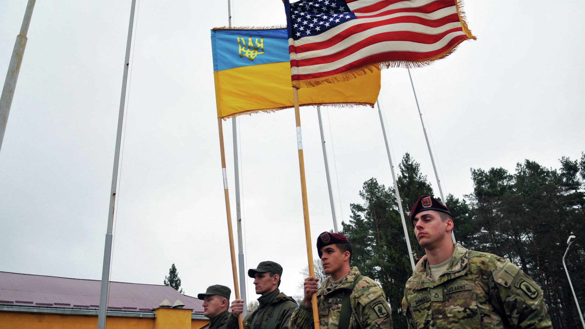 Военнослужащие 173-й бригады армии США перед началом украинско-американских командно-штабных учений Фиарлес Гардиан — 2015 Военнослужащие 173-й бригады армии США перед началом украинско-американских командно-штабных учений Фиарлес Гардиан — 2015 - РИА Новости, 1920, 29.12.2025