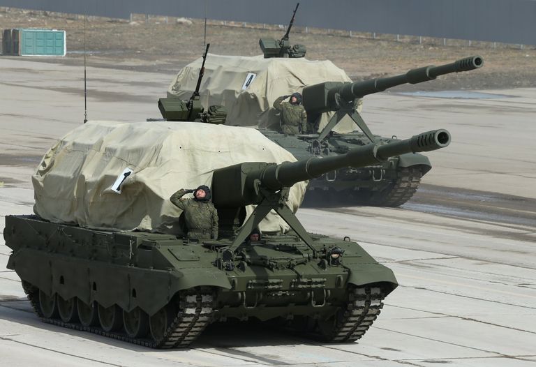 Самоходная артиллерийская установка Коалиция-СВ во время репетиции парада Победы в Московской области