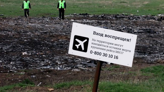 Эксперты из Нидерландов и Малайзии посетили место крушения Боинга в Донецкой области Эксперты из Нидерландов и Малайзии посетили место крушения Боинга в Донецкой области