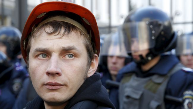 Шахтеры вышли на митинг в Киеве с требованием выплаты заработной платы от правительства Шахтеры вышли на митинг в Киеве с требованием выплаты заработной платы от правительства