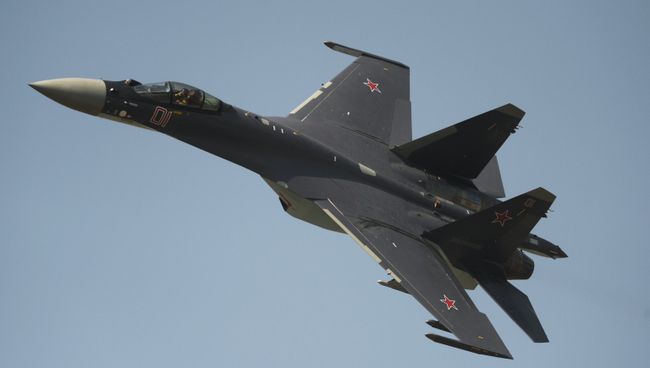 Истребитель СУ-35. Архивное фото