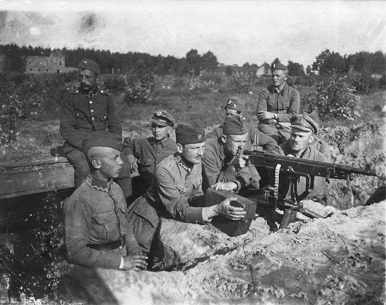Польские солдаты в окопах под Милосной, август 1920 года. Советско-польская война - РИА Новости, 1920, 10.10.2025