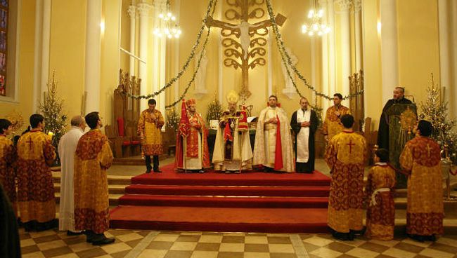 Армянское богослужение в московском католическом кафедральном соборе. Архивное фото