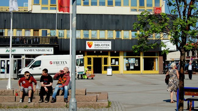 Город Киркенес в Северной Норвегии, недалеко от российской границы. архивное фото Город Киркенес в Северной Норвегии, недалеко от российской границы. архивное фото