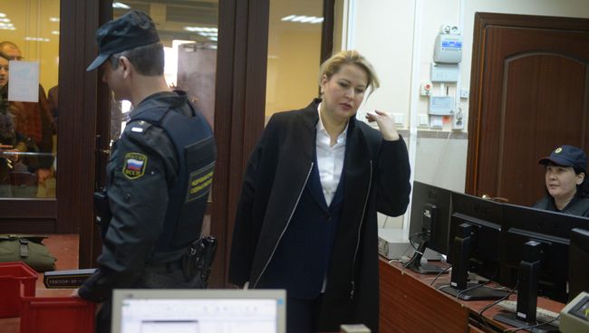 Бывшая глава департамента имущественных отношений министерства обороны России Евгения Васильева в Пресненском суде Москвы 24 апреля 2015 Бывшая глава департамента имущественных отношений министерства обороны России Евгения Васильева в Пресненском суде Москвы 24 апреля 2015
