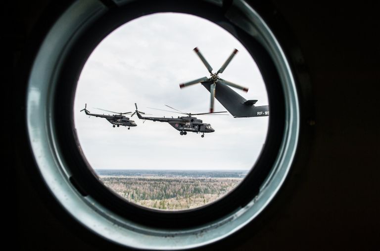Вертолеты Ми-8 во время подготовки воздушной части военного парада в честь 70-й годовщины Победы Вертолеты Ми-8 во время подготовки воздушной части военного парада в честь 70-й годовщины Победы
