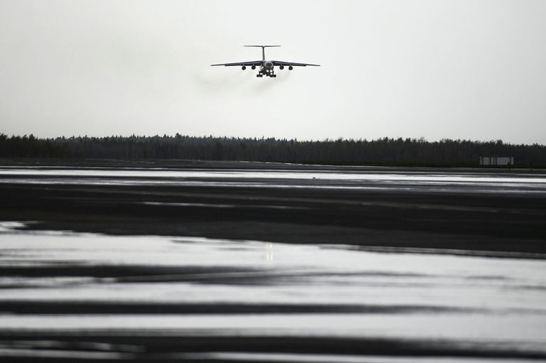 Самолеты МЧС РФ эвакуировали граждан России и других государств из Непала Самолеты МЧС РФ эвакуировали граждан России и других государств из Непала