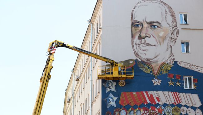 Граффити с маршалом Г.Жуковым на Арбате в Москве Граффити с маршалом Г.Жуковым на Арбате в Москве