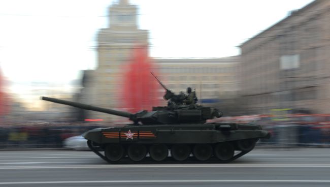 Танк Т-14 на гусеничной платформе Армата . Архивное фото Танк Т-14 на гусеничной платформе Армата . Архивное фото