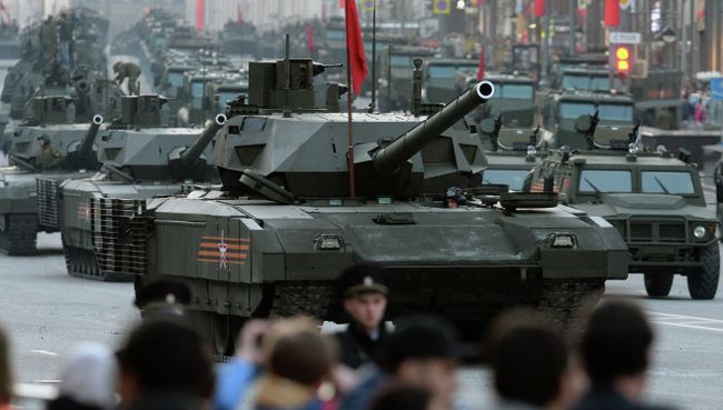 Танк Т-14 на гусеничной платформе Армата во время репетиции военного парада в Москве в ознаменование 70-летия Победы в Великой Отечественной войне 1941-1945 годов. архивное фото